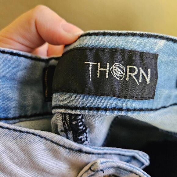 Thorn Curvy Capri Jeans - Picture 6 of 8